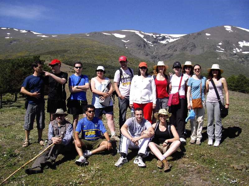 Parte del equipo de GRarquitectos con el Picón de Jérez al fondojpg