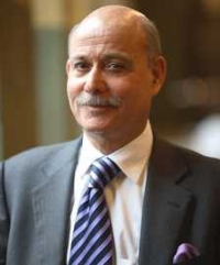 ENTREVISTA A JEREMY RIFKIN, DEFENSOR DEL 15-M Y DE LA “TERCERA REVOLUCIÓN INDUSTRIAL”